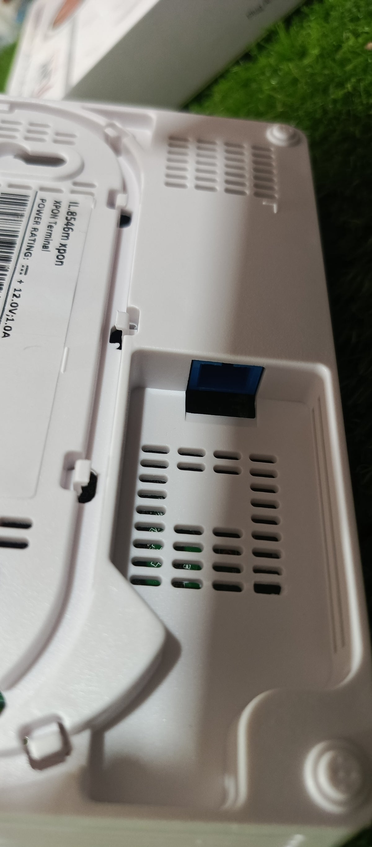 Huawei HG8546M XPON Fiber Optic Router Modem (GPON / EPON Auto-Matching, 1 GE + 3 FE + 1 POTS + 1 USB + Wi-Fi)