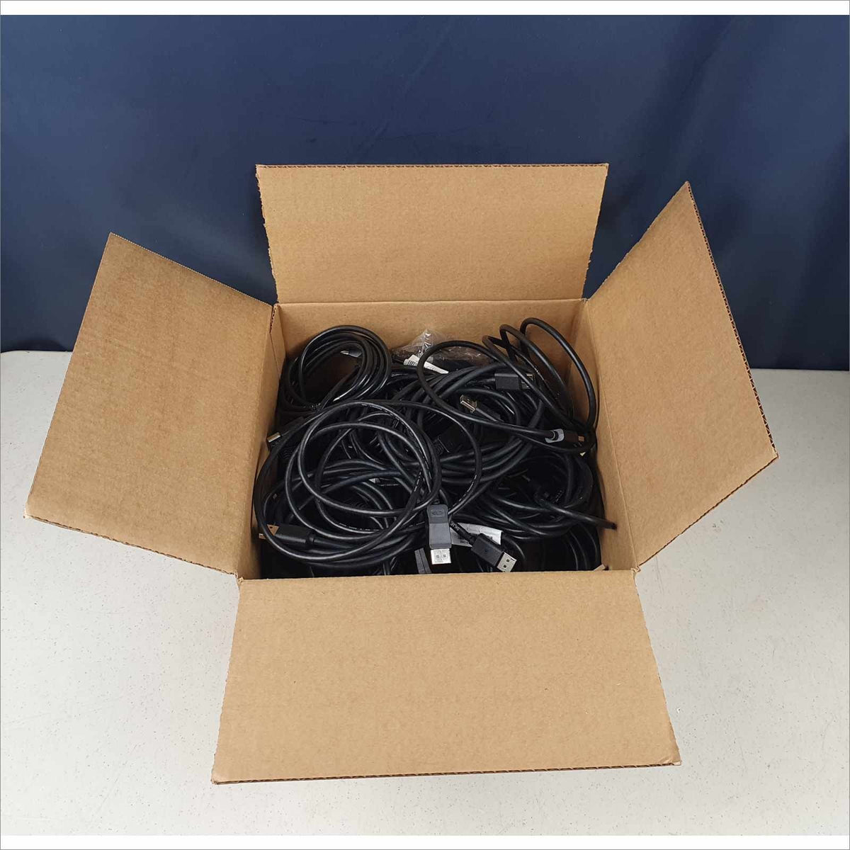 Original Dell DisplayPort to DisplayPort Cable (6 Feet / 1.8 Meter, Male to Male, Heavy Duty Branded Lot Stock)