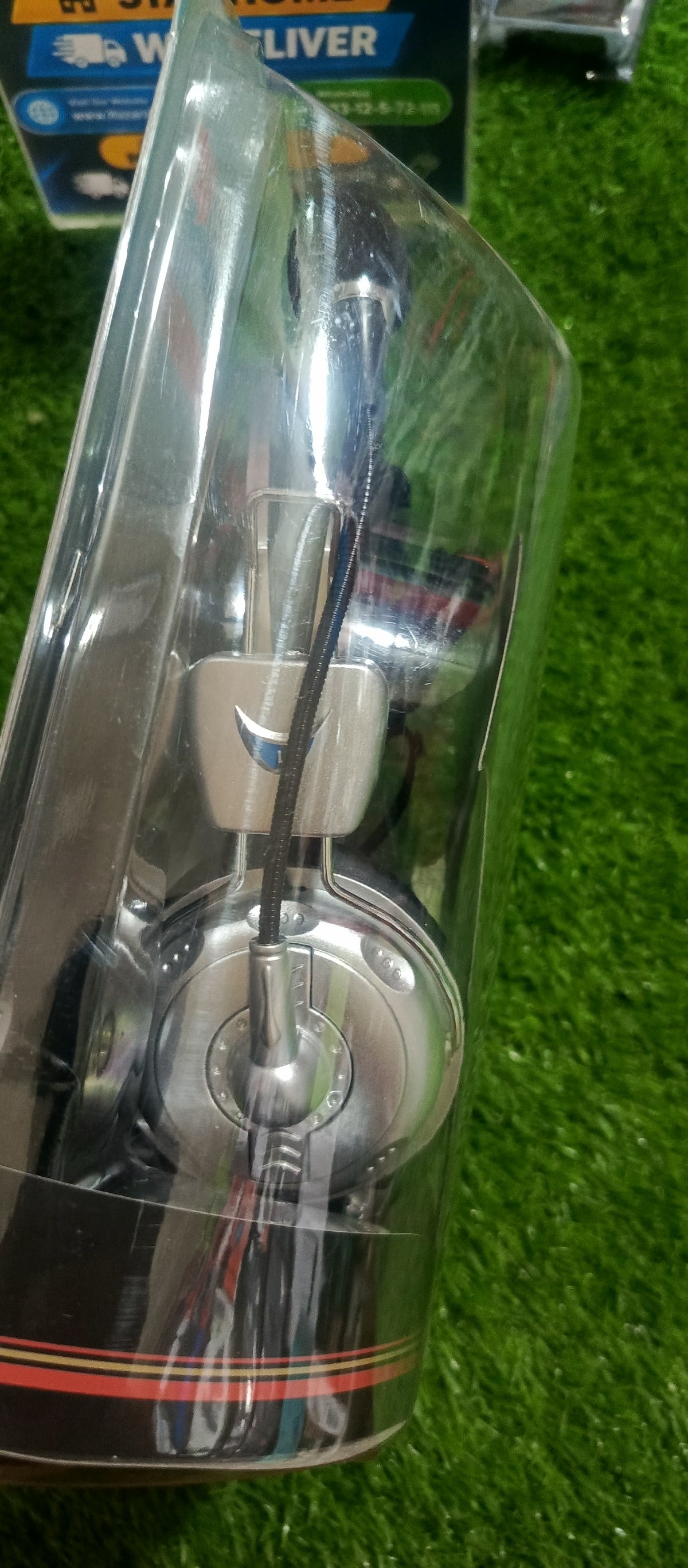 SOLIC Black Wired Stereo Headphones with Built-in Microphone (3.5mm AUX)